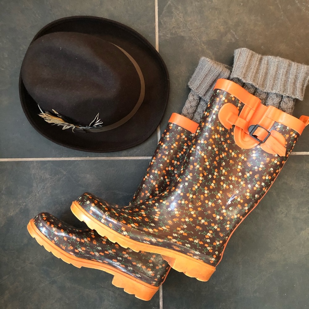 Retro patterned rain boots